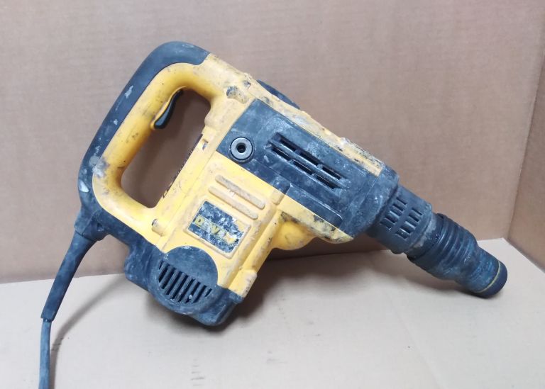 DEWALT D25501 QS MŁOT UDAROWO OBROTOWY R913