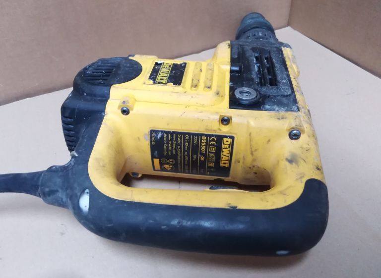 DEWALT D25501 QS MŁOT UDAROWO OBROTOWY R913