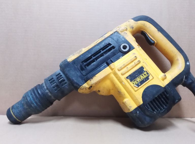 DEWALT D25501 QS MŁOT UDAROWO OBROTOWY R913