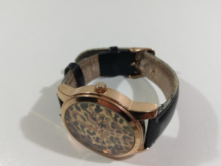 zegarek-panterka-skorzany-pasek-stan-uzywany