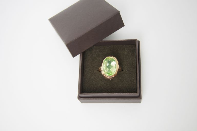 zloty-pierscionek-zielone-oczko-14ct-stan-uzywany