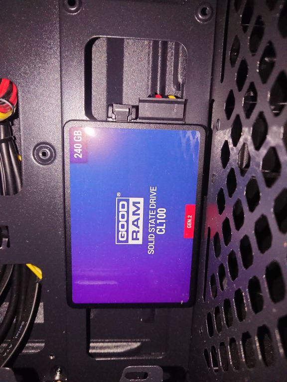 PC AMD RYZEN 3 GIGABYTE A320M SSD 240GB GWARANCJA