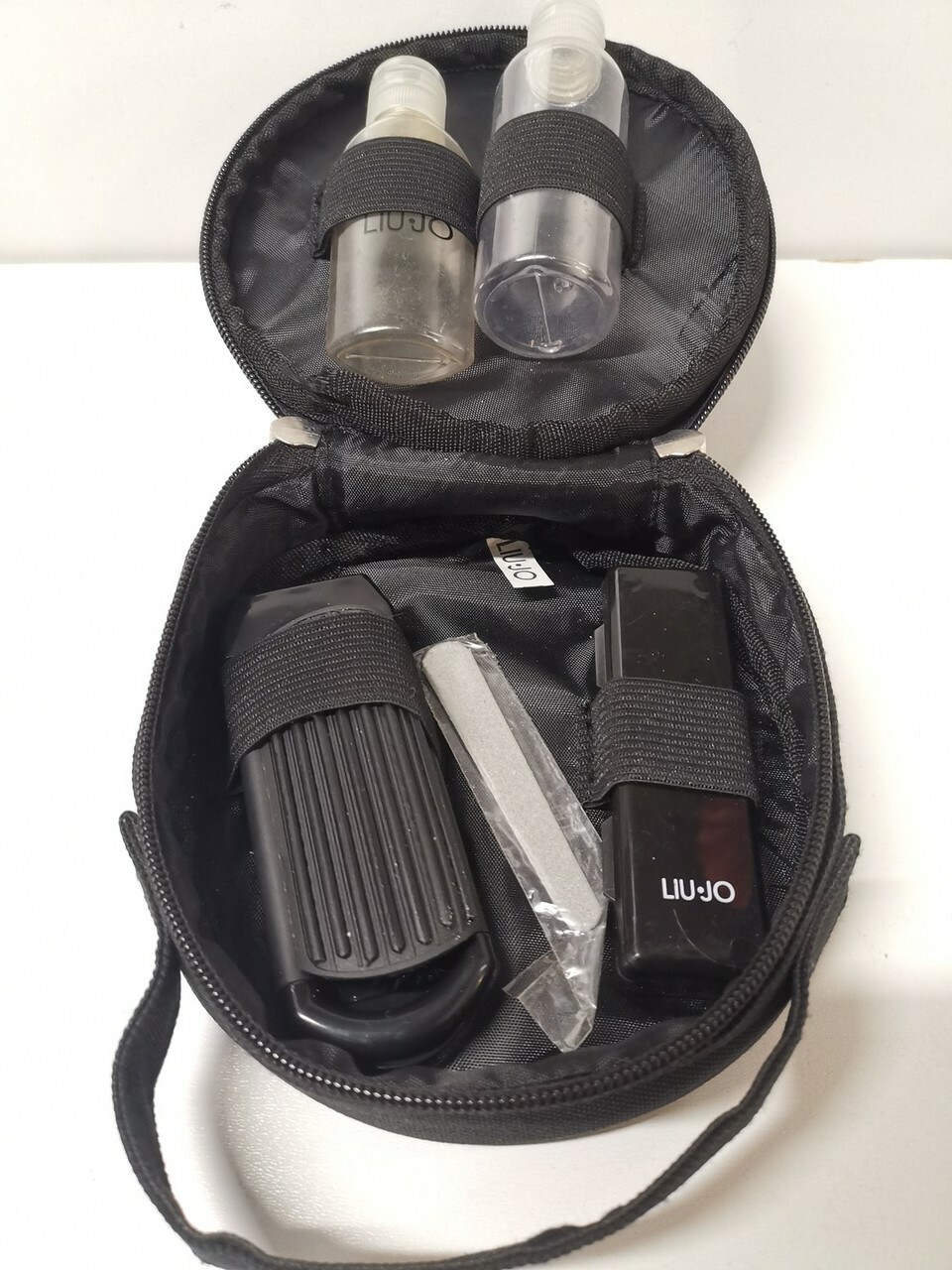 kosmetyczka-turystyczna-stan-uzywany