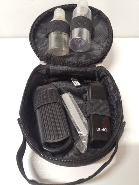 kosmetyczka-turystyczna-stan-uzywany