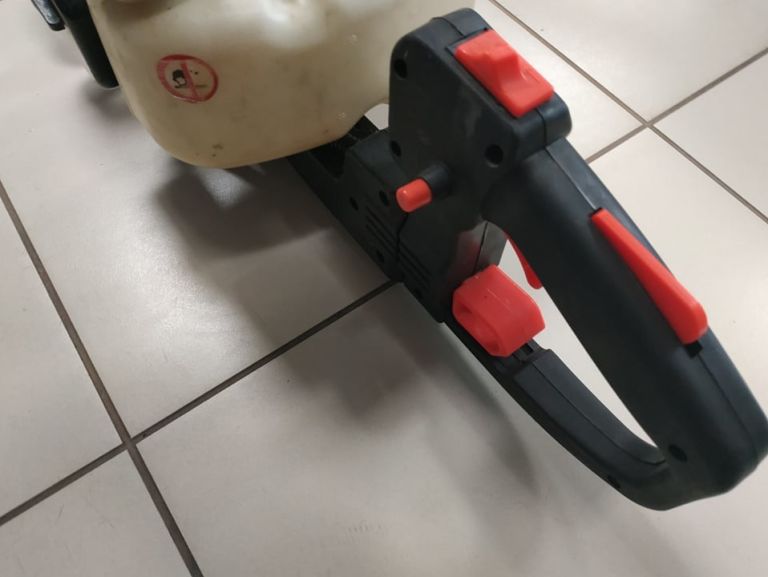 NOŻYCE SPALINOWE DO ŻYWOPŁOTU MTD HT 55 B
