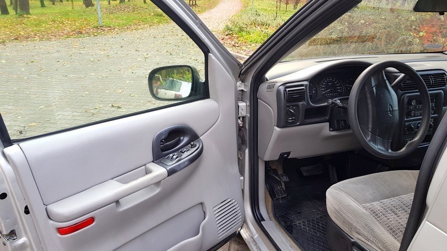 chevrolet-venture-34-v6-benzyna-188km-7-osbowy-liczba-miejsc-7