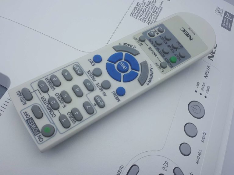 PROJEKTOR NEC NP216 180W OPIS!!!
