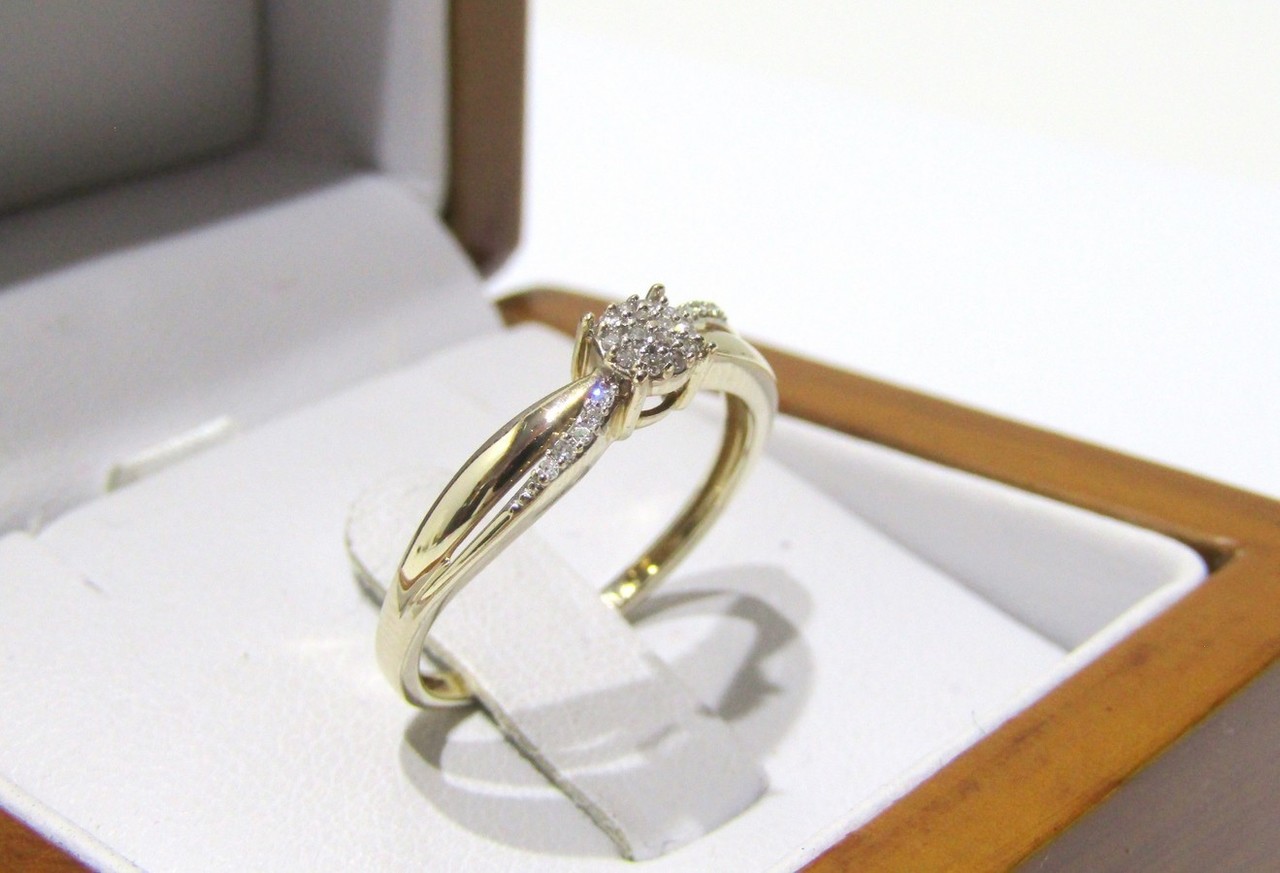 wyjatkowy-zloty-pierscionek-z-brylantami-ean-gtin-5905868205893