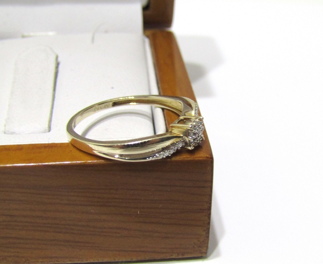 wyjatkowy-zloty-pierscionek-z-brylantami-stan-11323-2