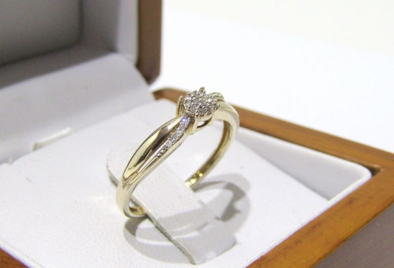 wyjatkowy-zloty-pierscionek-z-brylantami-ean-gtin-5905868205893