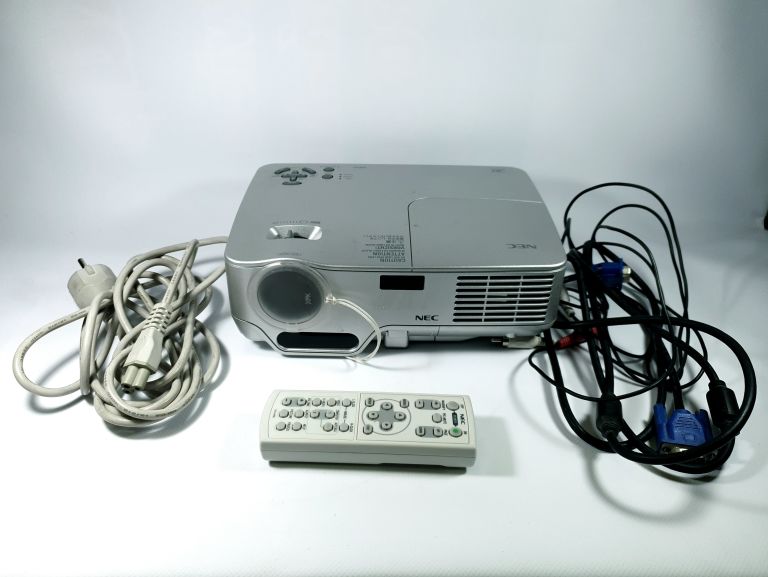 projektor-nec-np60g-komplet-model-np60g
