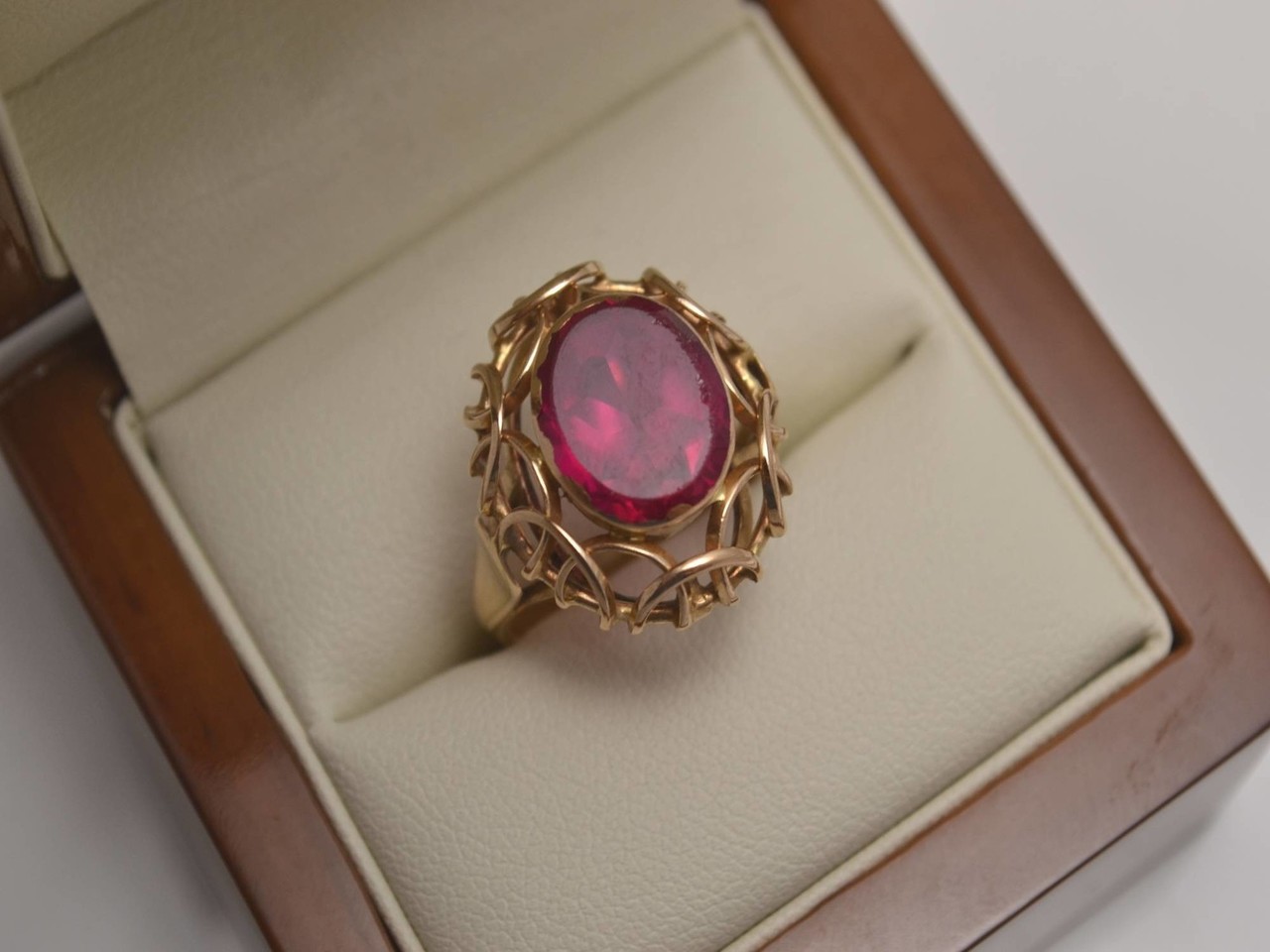 zloty-pierscionek-z-czerwonym-kamieniem-pr585-14-stan-uzywany