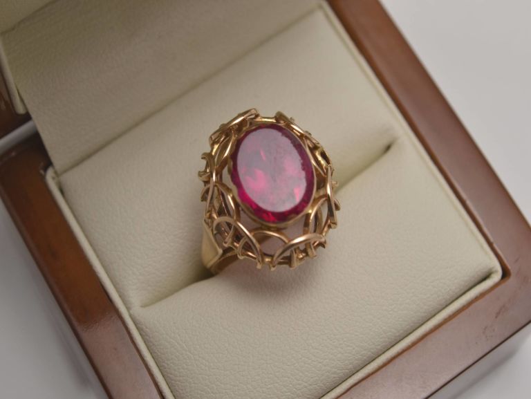 zloty-pierscionek-z-czerwonym-kamieniem-pr585-14-material-zloto