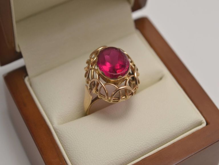 zloty-pierscionek-z-czerwonym-kamieniem-pr585-14-rodzaj-wyrob-jubilerski