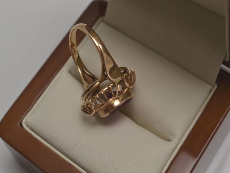 zloty-pierscionek-z-czerwonym-kamieniem-pr585-14-cechy-brak