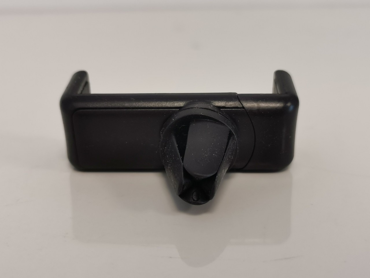 uchwyt-samochodowy-na-telefon-na-wentylacje-29-ean-gtin-0071701056573