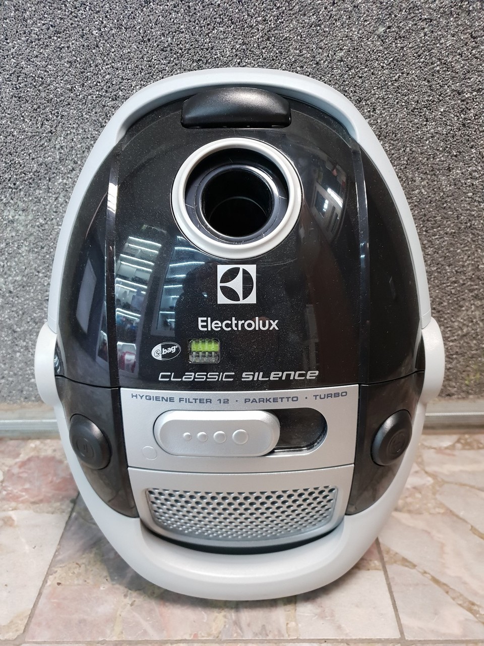 odkurzacz-electrolux-ecs54b-kolor-dominujacy-czarny