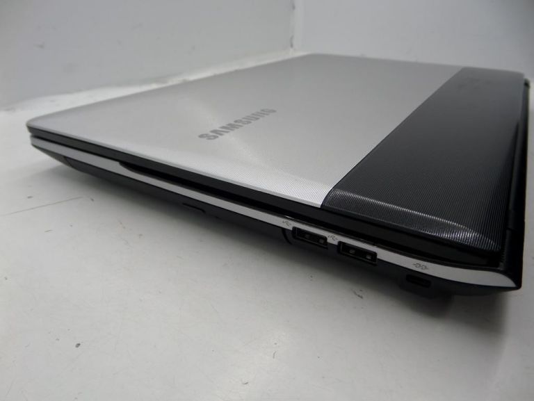 LAPTOP SAMSUNG NP300E5A