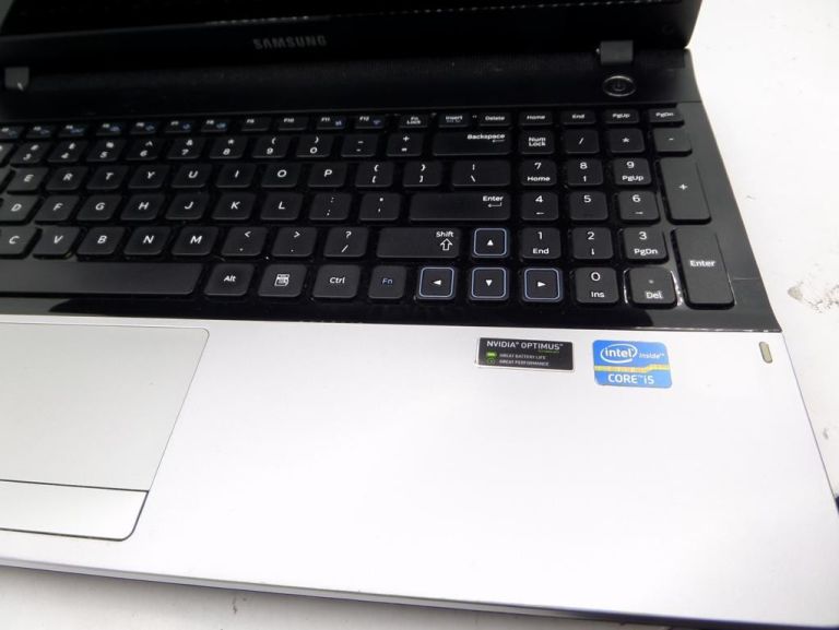 LAPTOP SAMSUNG NP300E5A