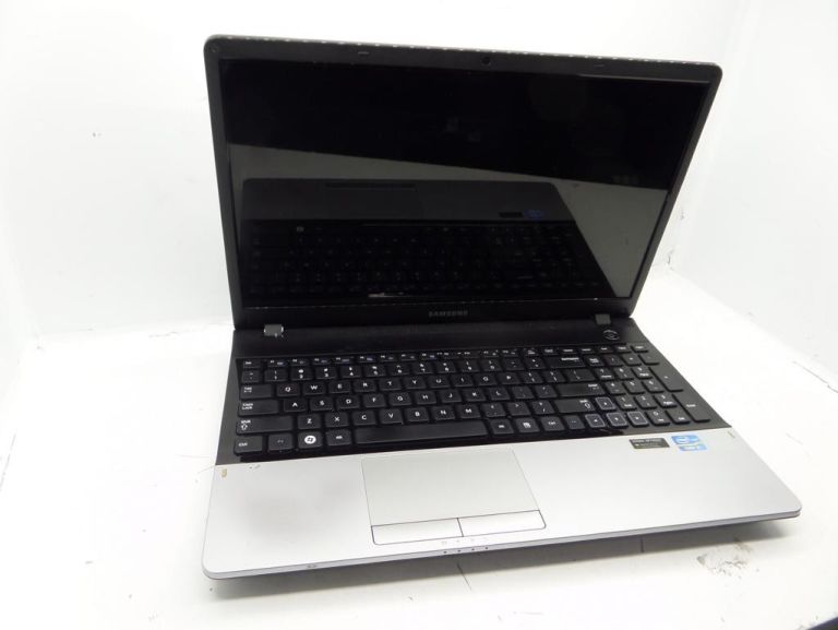 LAPTOP SAMSUNG NP300E5A