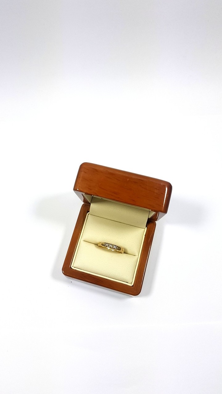 zloty-pierscionek-cechy-brak