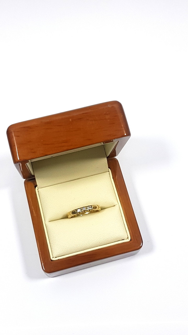 zloty-pierscionek-material-zloto