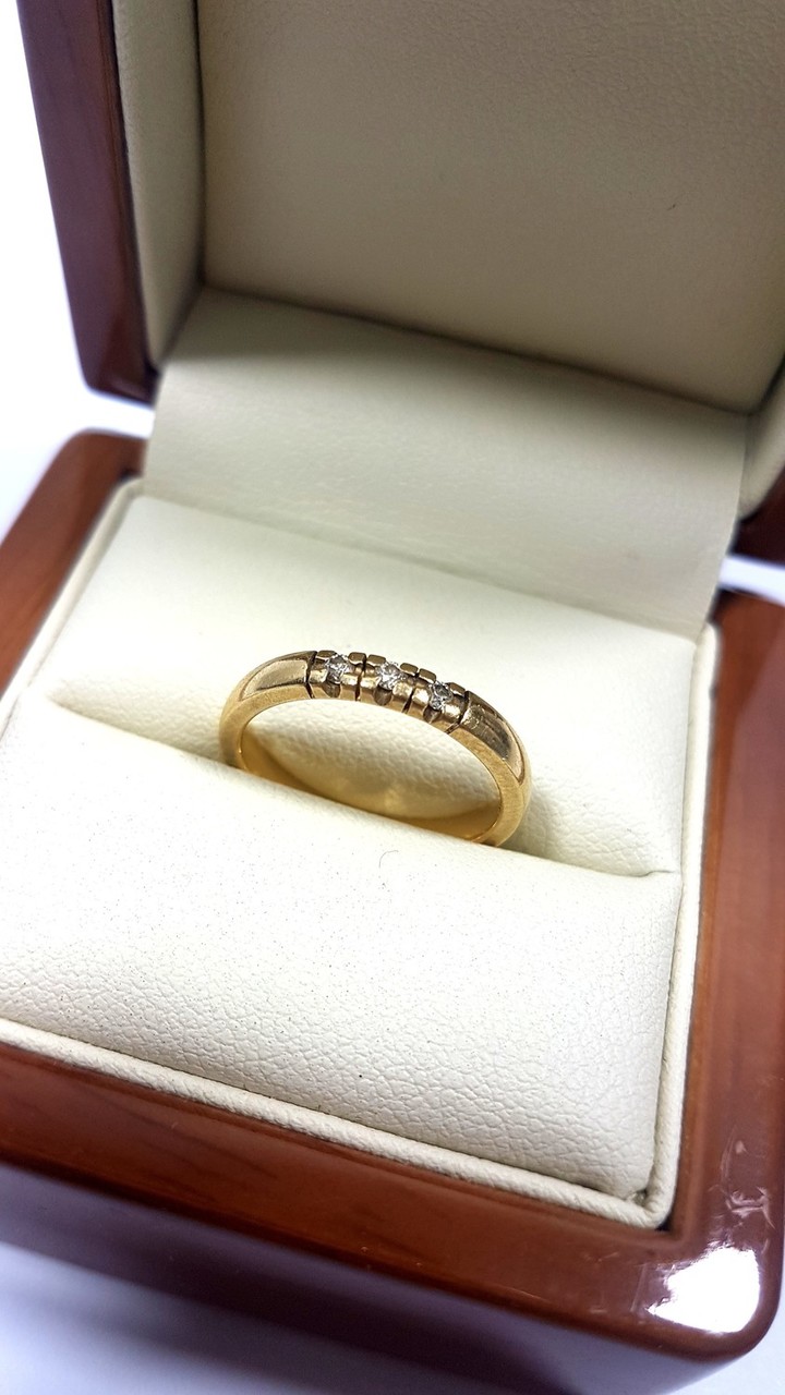 zloty-pierscionek-motyw-brak