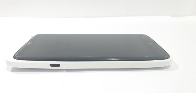 htc-one-x-kolor-bialy