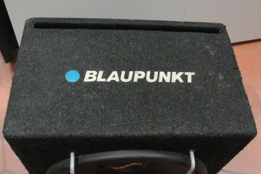 skrzynia-basowa-blaupunkt-emb-1200-wgniecenie-stan-uzywany