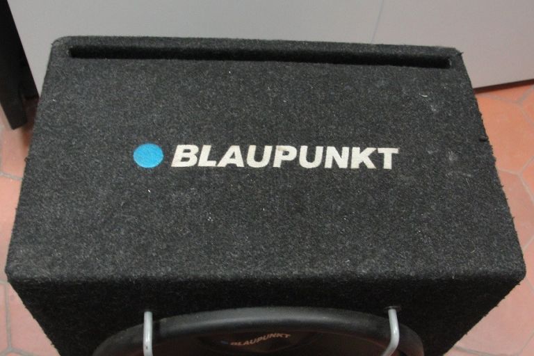 skrzynia-basowa-blaupunkt-emb-1200-wgniecenie-stan-uzywany