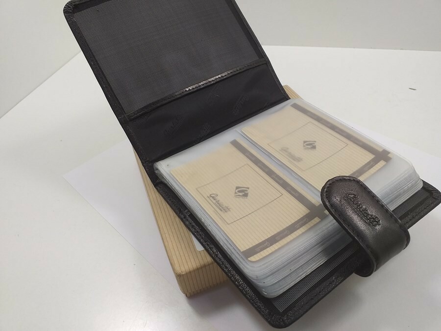 portfel-na-karty-guriatti-wzor-dominujacy-bez-wzoru