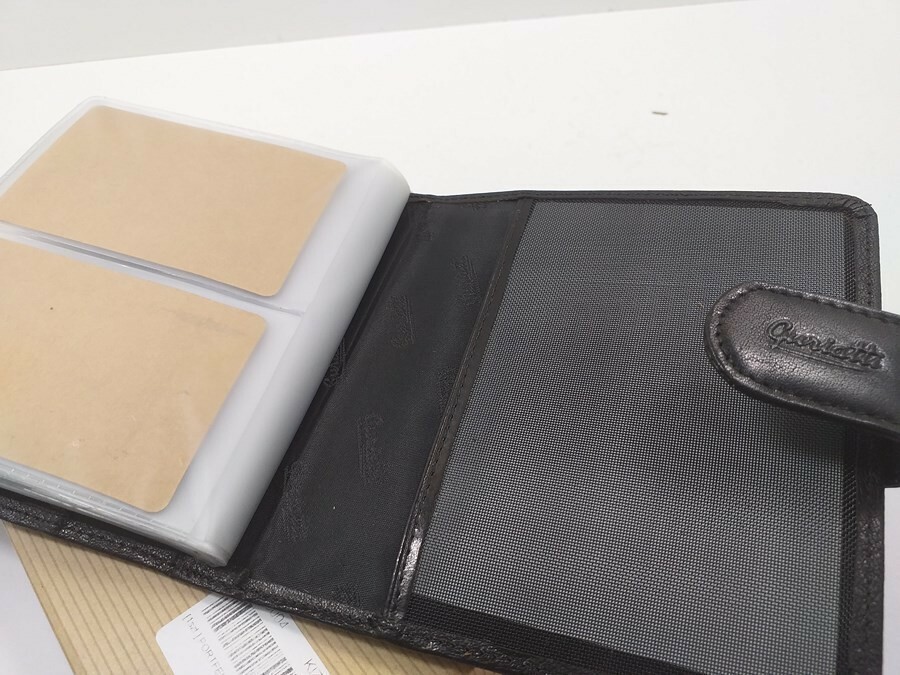 portfel-na-karty-guriatti-material-dominujacy-skora-naturalna