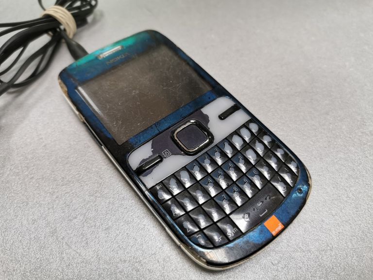 TELEFON NOKIA C3-00 + ŁADOWARKA (USZKODZONA)