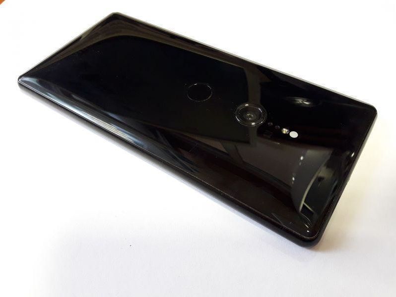 sony-xperia-xz2-komplet-bez-simlocka-kolor-czarny