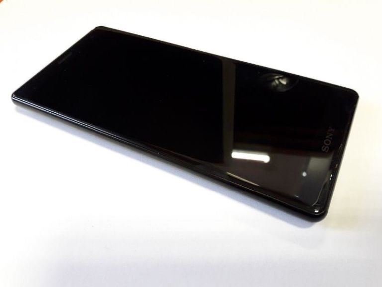sony-xperia-xz2-komplet-bez-simlocka-stan-uzywany