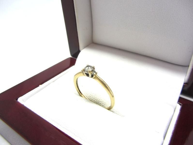 przesliczny-zloty-pierscionek-z-cyrkonia-stan-uzywany