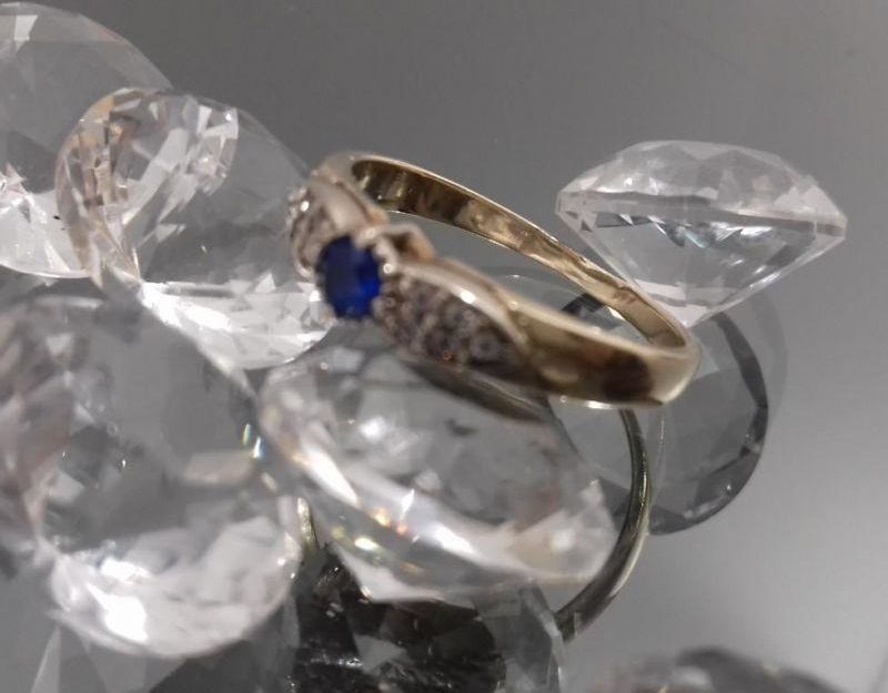 zloty-pierscionek-z-niebieskim-oczkiem-585pr-227g-stan-uzywany