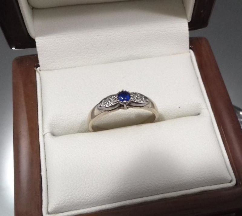 zloty-pierscionek-z-niebieskim-oczkiem-585pr-227g-rodzaj-wyrob-jubilerski