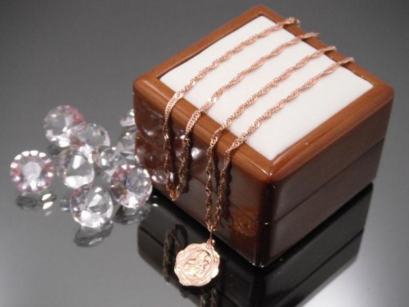 sliczny-zloty-lancuszek-z-zawieszka-585-dlugosc-calkowita-47