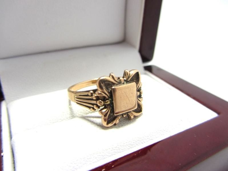 niezwykly-zloty-pierscionek-material-zloto