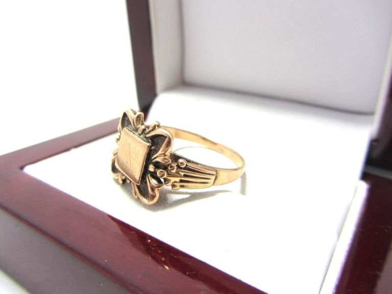 niezwykly-zloty-pierscionek-stan-uzywany