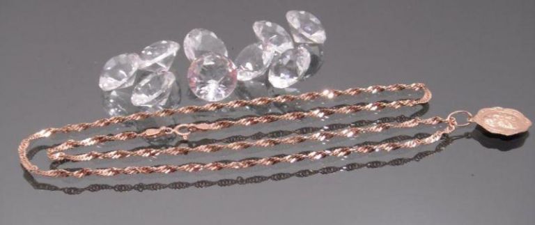 sliczny-zloty-lancuszek-z-zawieszka-585-stan-uzywany