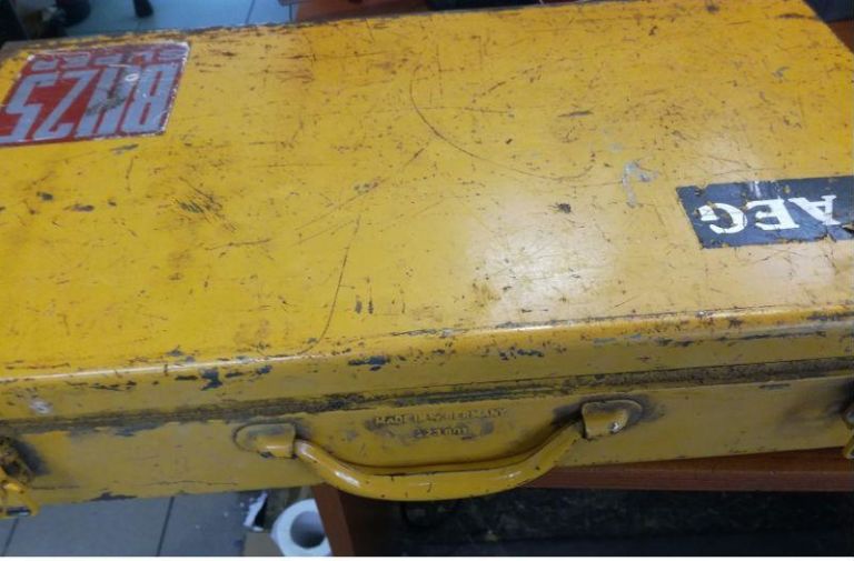 mlot-udarowy-aeg-bh-25-walizka-marka-aeg