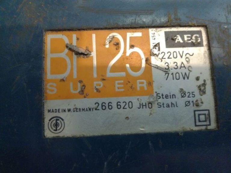 mlot-udarowy-aeg-bh-25-walizka-zasilanie-elektryczne-sieciowe