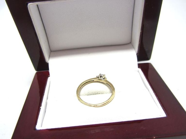 przesliczny-zloty-pierscionek-z-cyrkonia-rodzaj-wyrob-jubilerski