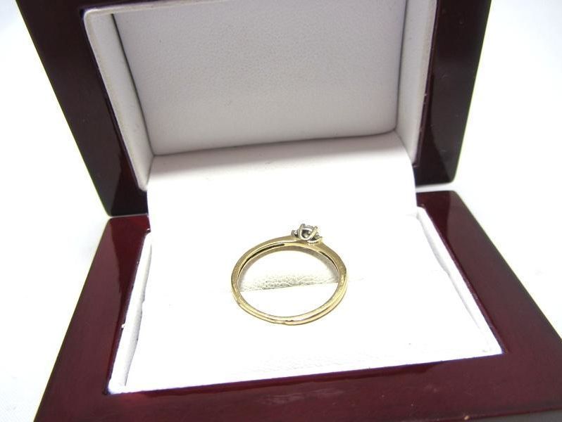 przesliczny-zloty-pierscionek-z-cyrkonia-rodzaj-wyrob-jubilerski