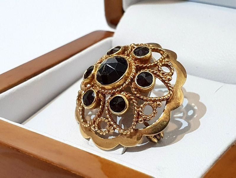 zlota-broszka-z-granatem-marka-inna-marka