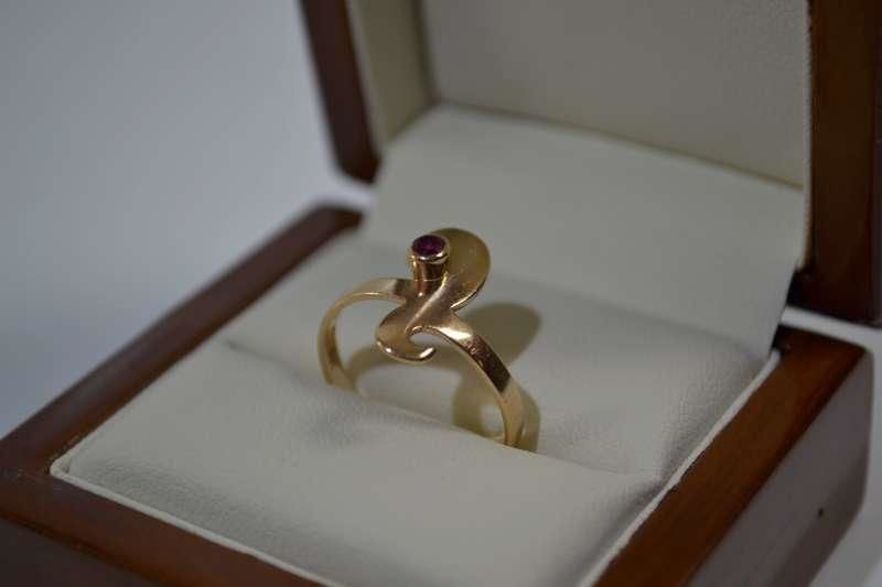 nietypowy-zloty-pierscionek-z-oczkiem-585-r17-material-zloto