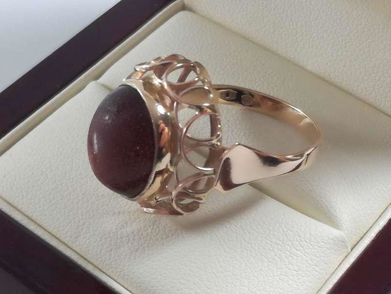 pierscionek-z-piaskiem-pustyni-pr585-568g-r18-kolor-dominujacy-zloty