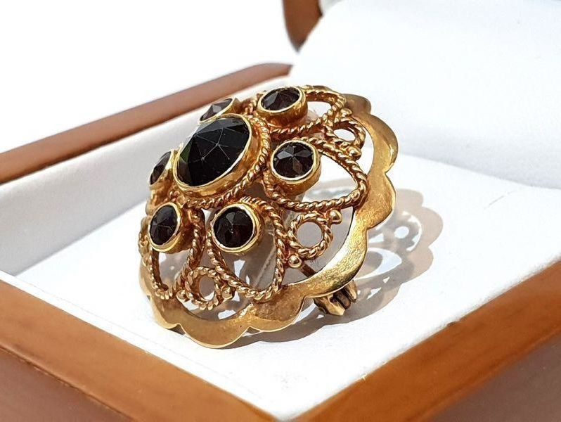 zlota-broszka-z-granatem-product-id